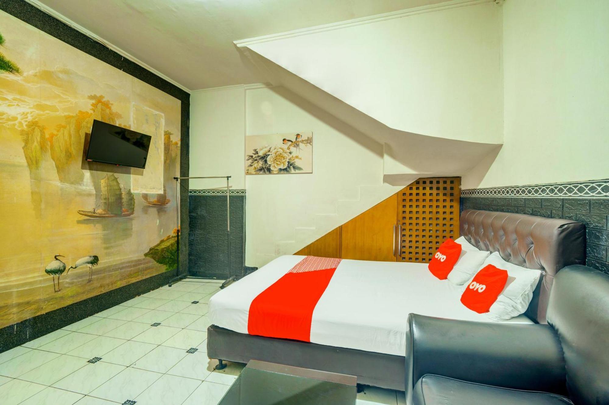 Oyo 93132 Modom Homestay Near Rs Islam Jakarta Pondok Kopi Esterno foto